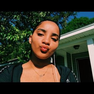 Meet your Posher, Joleehope